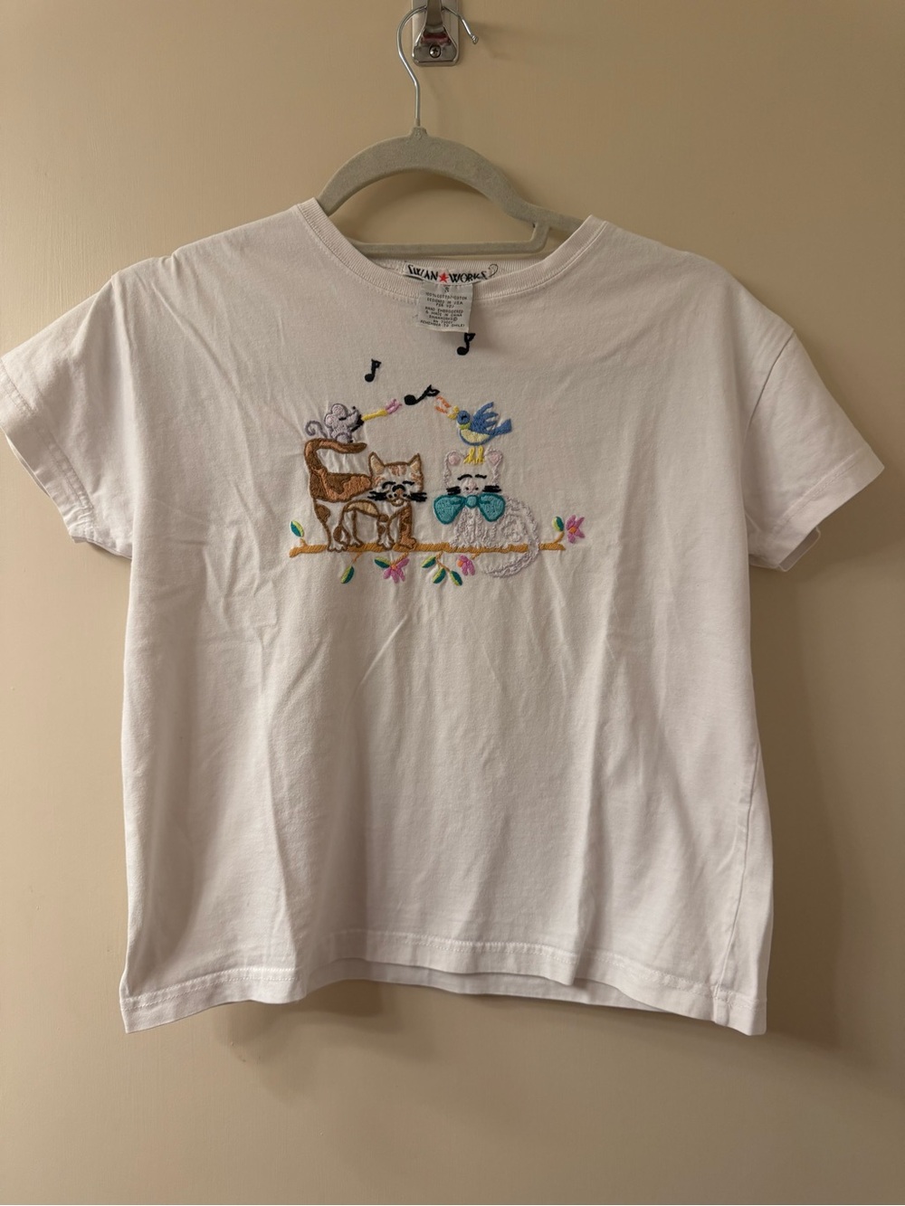 VTG Swan Works Embroidered Cats & Bird Graphic T-Shirt White Sz S Cottagecore